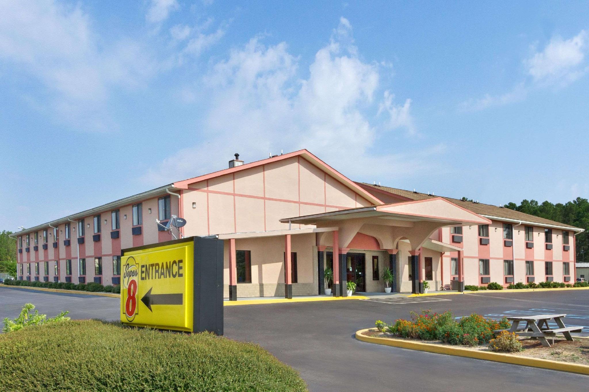 Super 8 By Wyndham Waycross Ga Motel Exterior photo