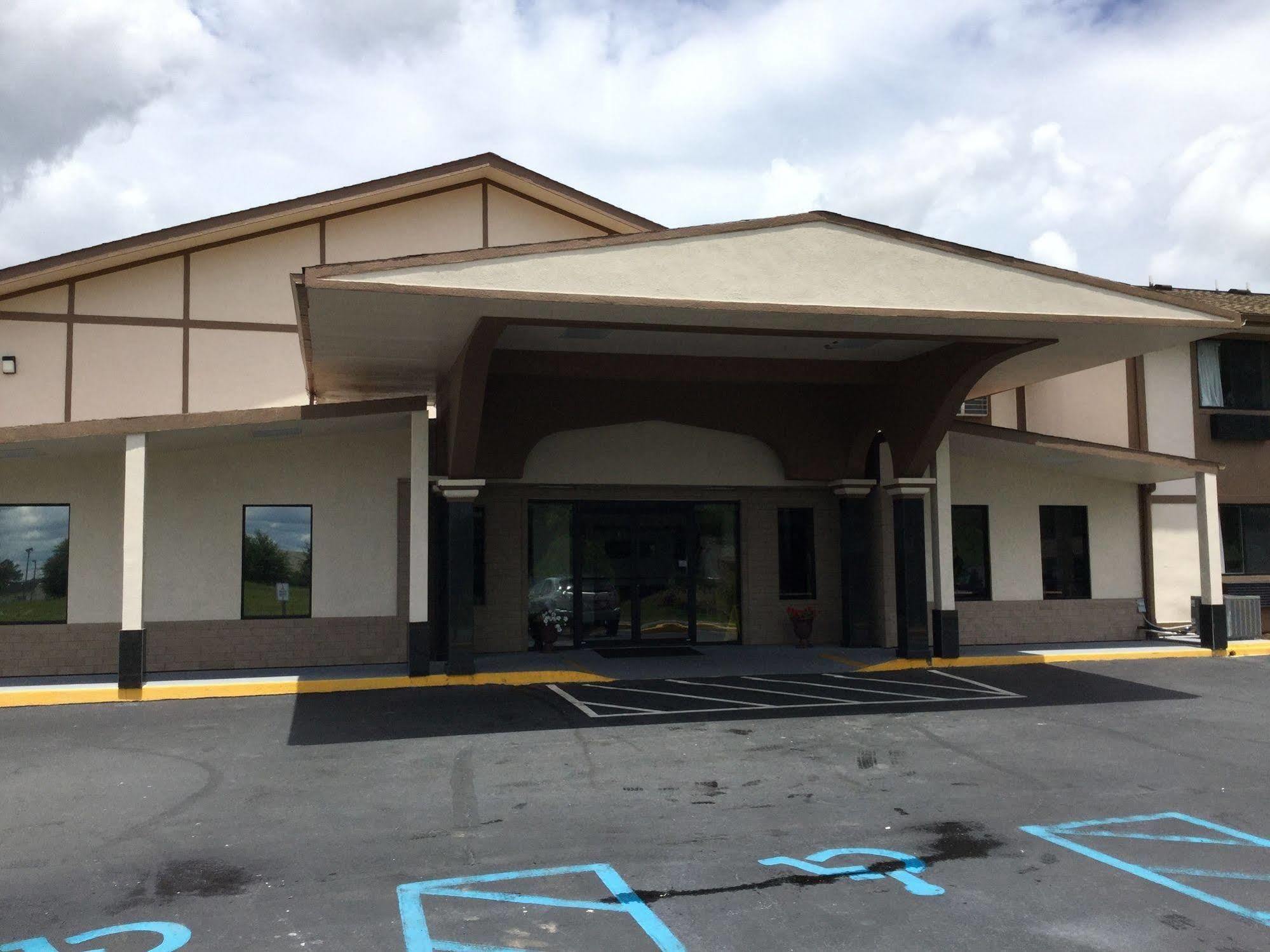 Super 8 By Wyndham Waycross Ga Motel Exterior photo